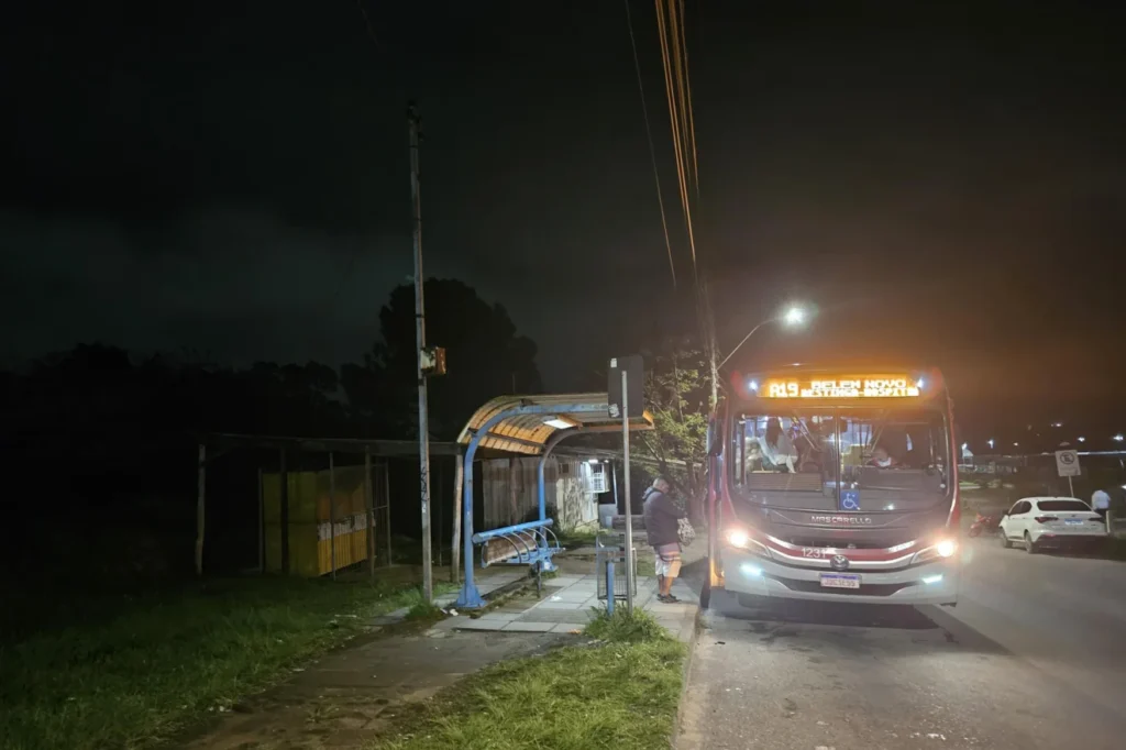 Medida aprovada na CCJ da Câmara prevê parada entre 20h e 5h, desde que o local seja considerado seguro e esteja no trajeto da linha (Foto Divulgação)