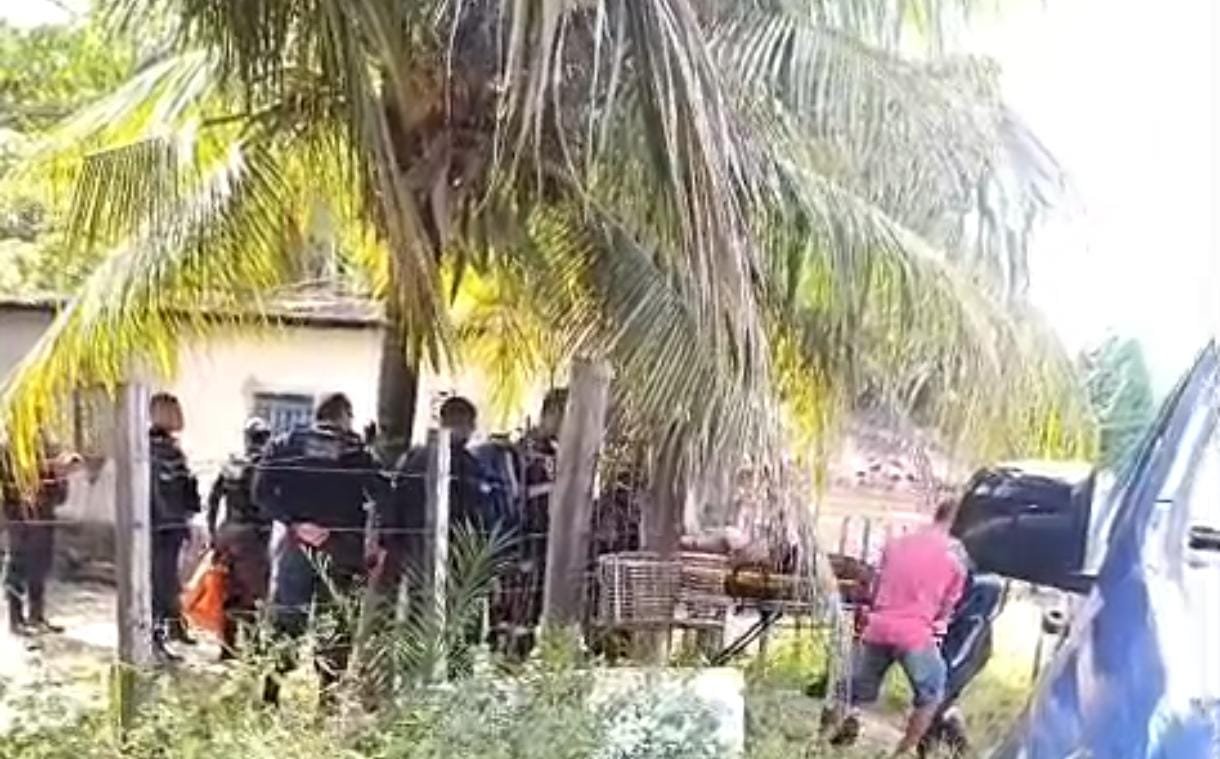 Momento em que o militar é socorrido pelo Samu (Foto: Reprodução)